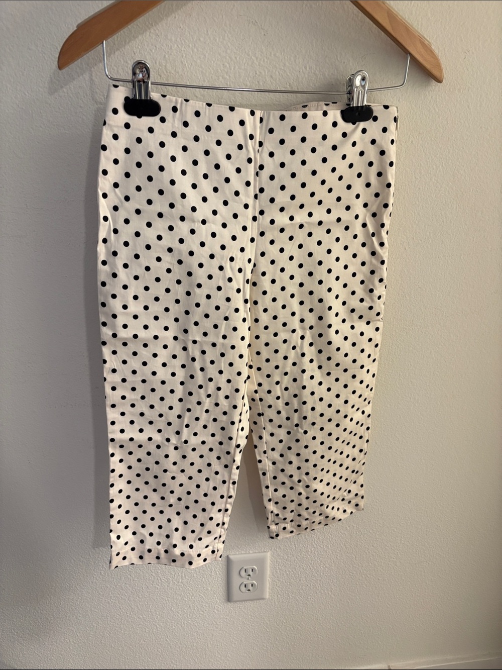 Zara Black Polka Dot Capri Leggings on White